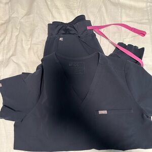 Figs Midnight scrub set